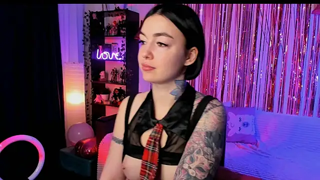 Snapshot of Magic_Allie chatting on October 19, 2025, 7:49 pm Magic Allie online show from October 19, 2025, 7:49 pm