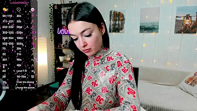 Snapshot of Magic_Allie chatting on February 17, 2025, 8:16 pm Magic Allie online show from February 17, 2025, 8:16 pm