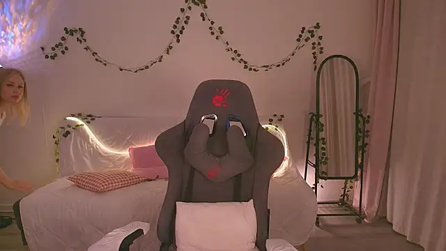 Snapshot of Eva_Davi chatting on October 23, 2025, 2:21 am Eva Davi online show from October 23, 2025, 2:21 am