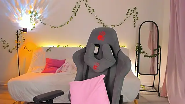 Snapshot of Eva_Davi chatting on September 14, 2025, 2:12 am Eva Davi online show from September 14, 2025, 2:12 am