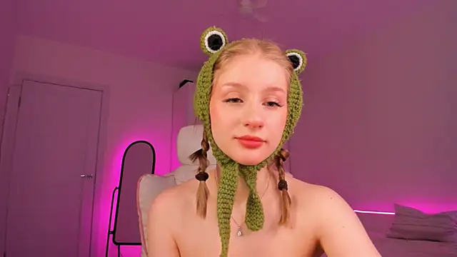 Snapshot of Eva_Davi chatting on February 27, 2025, 5:07 am Eva Davi online show from February 27, 2025, 5:07 am