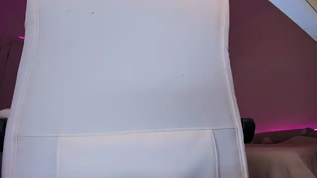 Snapshot of Eva_Davi chatting on March 4, 2025, 2:06 am Eva Davi online show from March 4, 2025, 2:06 am