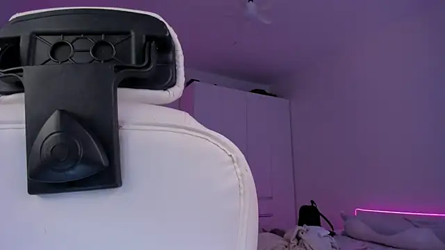 Snapshot of Eva_Davi chatting on March 18, 2025, 5:23 am Eva Davi online show from March 18, 2025, 5:23 am