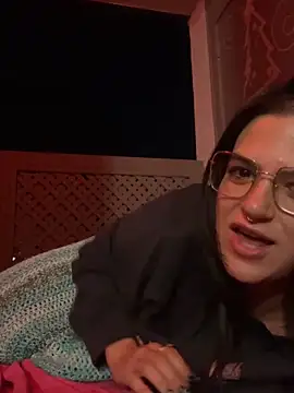 Snapshot of SafeinouterSpace chatting on November 28, 2025, 1:22 pm SafeinouterSpace online show from November 28, 2025, 1:22 pm