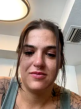 Snapshot of SafeinouterSpace chatting on November 4, 2025, 5:17 pm SafeinouterSpace online show from November 4, 2025, 5:17 pm