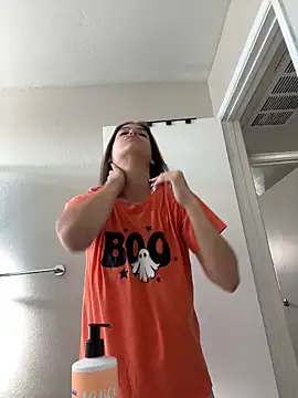 Snapshot of SafeinouterSpace chatting on October 31, 2025, 5:53 pm SafeinouterSpace online show from October 31, 2025, 5:53 pm