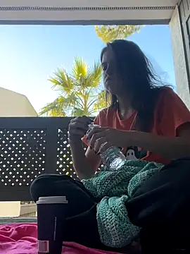 Snapshot of SafeinouterSpace chatting on December 4, 2025, 11:15 pm SafeinouterSpace online show from December 4, 2025, 11:15 pm