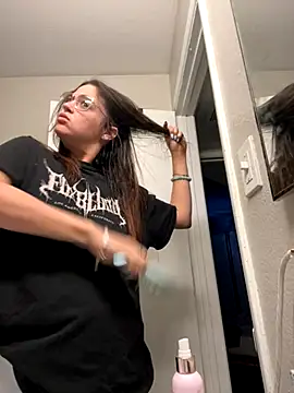 Snapshot of SafeinouterSpace chatting on November 11, 2025, 7:36 am SafeinouterSpace online show from November 11, 2025, 7:36 am