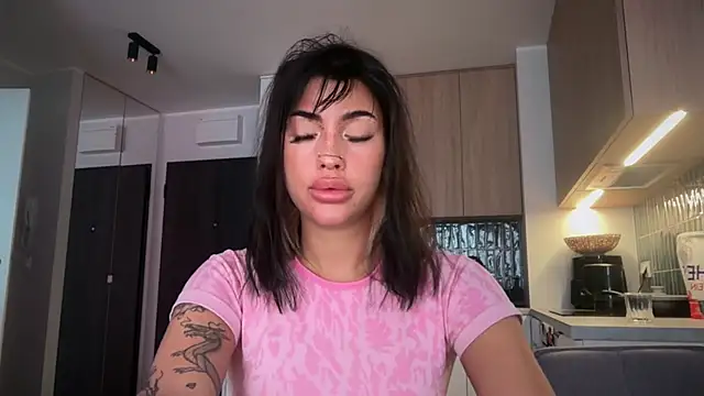 Snapshot of Marakuia054 chatting on December 2, 2025, 7:54 am Marakuia054 online show from December 2, 2025, 7:54 am