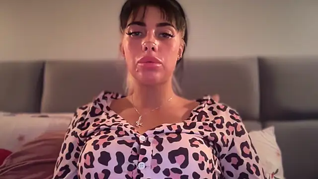 Snapshot of Marakuia054 chatting on November 4, 2025, 7:50 pm Marakuia054 online show from November 4, 2025, 7:50 pm