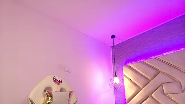 Queen perla  online show from March 21, 2025, 12:17 pm