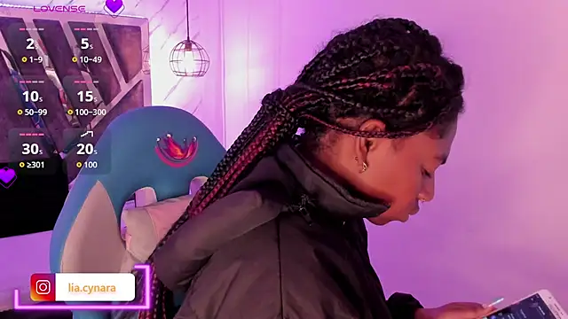 Queen perla  online show from September 25, 2025, 12:22 pm