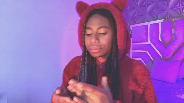 Queen perla  online show from April 1, 2026, 12:17 pm