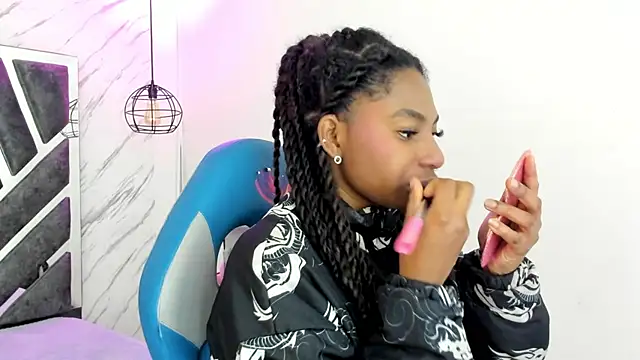 Queen perla  online show from November 7, 2025, 11:48 am