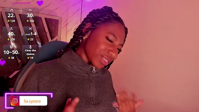 Queen perla  online show from October 13, 2025, 12:07 pm