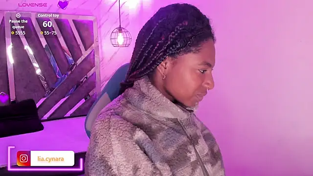 Queen perla  online show from October 5, 2025, 1:46 pm