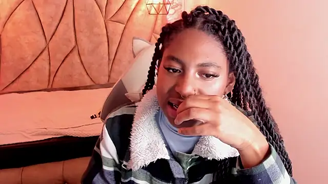 Queen perla  online show from March 12, 2025, 7:36 pm