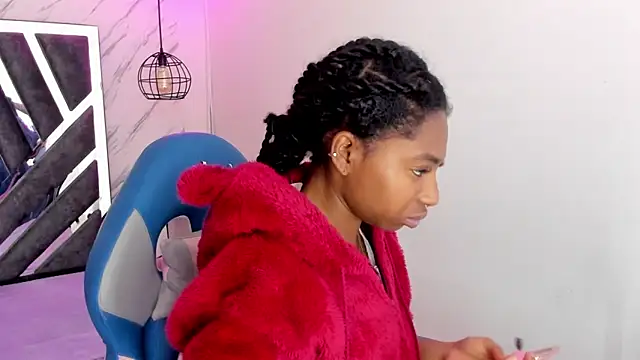 Queen perla  online show from November 13, 2025, 12:09 pm