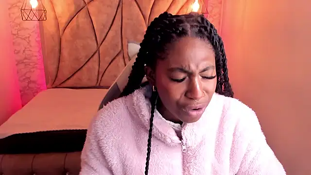 Queen perla  online show from March 5, 2025, 4:02 pm