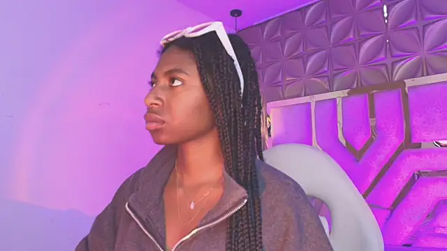 Queen perla  online show from March 22, 2026, 12:40 pm