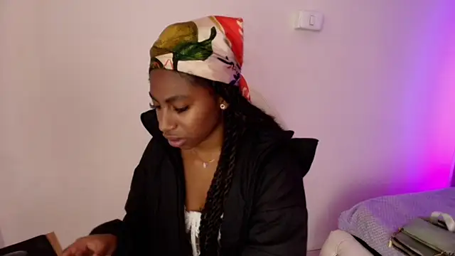 Queen perla  online show from November 17, 2025, 11:47 am