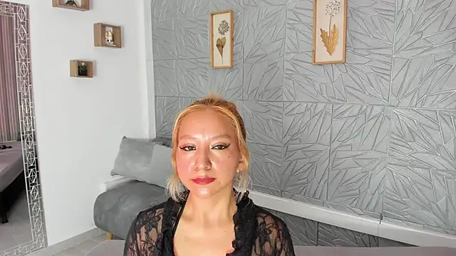 Snapshot of agatadelphine chatting on April 18, 2026, 1:13 pm agatadelphine online show from April 18, 2026, 1:13 pm