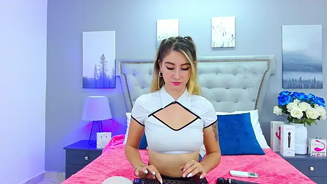 MaryDeniro online show from September 26, 2025, 2:02 pm