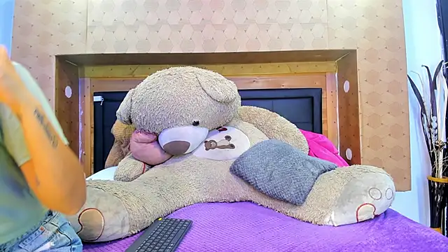 SofiAndNicol online show from November 8, 2025, 11:14 am