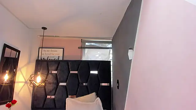 Snapshot of GiaFox_ chatting on November 27, 2025, 1:44 pm GiaFox online show from November 27, 2025, 1:44 pm