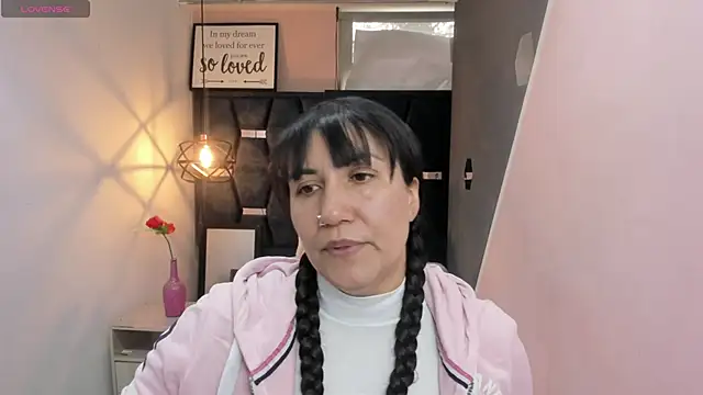 Snapshot of GiaFox_ chatting on November 4, 2025, 1:15 pm GiaFox online show from November 4, 2025, 1:15 pm