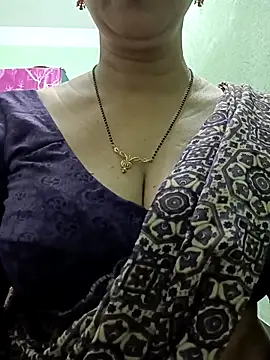 Snapshot of Rosy-B chatting on December 17, 2025, 12:37 am Rosy-B online show from December 17, 2025, 12:37 am