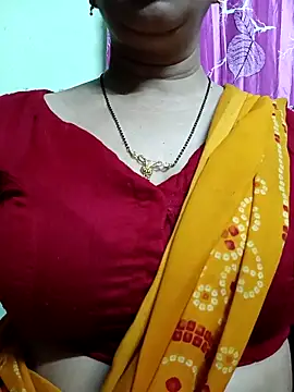 Snapshot of Rosy-B chatting on February 24, 2026, 9:48 pm Rosy-B online show from February 24, 2026, 9:48 pm