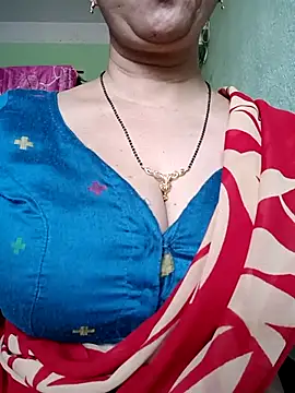 Snapshot of Rosy-B chatting on February 19, 2026, 9:39 am Rosy-B online show from February 19, 2026, 9:39 am