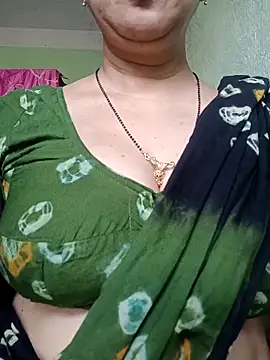 Snapshot of Rosy-B chatting on February 6, 2026, 10:33 am Rosy-B online show from February 6, 2026, 10:33 am