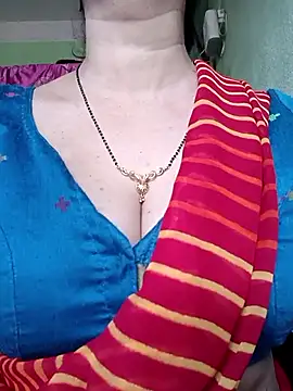 Snapshot of Rosy-B chatting on February 3, 2026, 9:47 am Rosy-B online show from February 3, 2026, 9:47 am