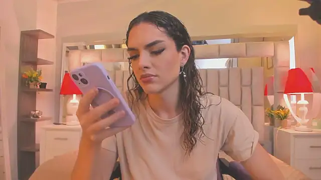 Snapshot of mariiahneedles chatting on February 17, 2026, 10:51 pm mariiahneedles online show from February 17, 2026, 10:51 pm