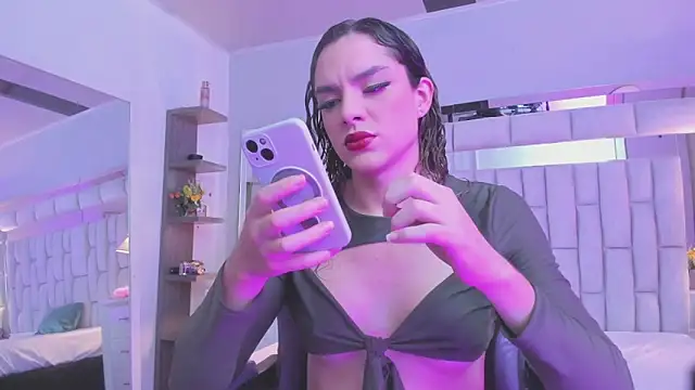 mariiahneedles online show from April 8, 2026, 7:26 pm