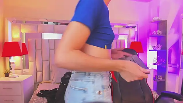 mariiahneedles online show from March 12, 2025, 3:24 am