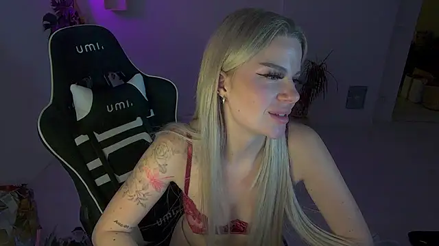 Snapshot of Bunny-Lou chatting on November 14, 2025, 10:13 pm Bunny-Lou online show from November 14, 2025, 10:13 pm