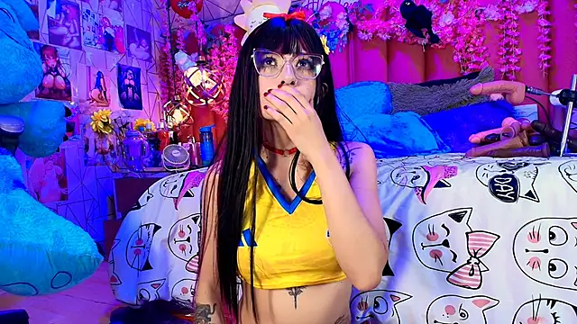 Snapshot of Alicebenett chatting on July 7, 2026, 9:29 pm Alicebenett online show from July 7, 2026, 9:29 pm