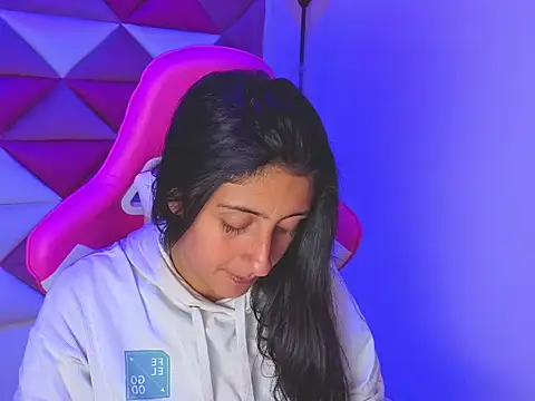 Snapshot of Cameron_cutte chatting on December 16, 2025, 2:49 am Cameron cutte online show from December 16, 2025, 2:49 am