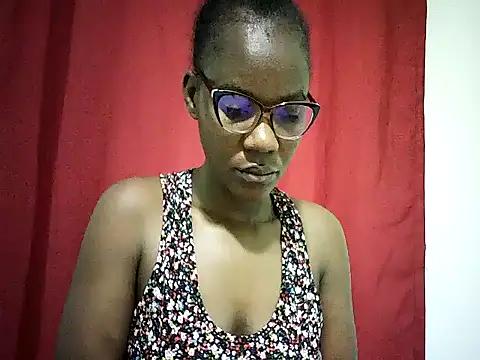 Snapshot of Pierra77 chatting on May 28, 2026, 12:18 am Pierra77 online show from May 28, 2026, 12:18 am
