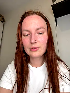 EmmaWarren online show from October 24, 2025, 5:45 pm