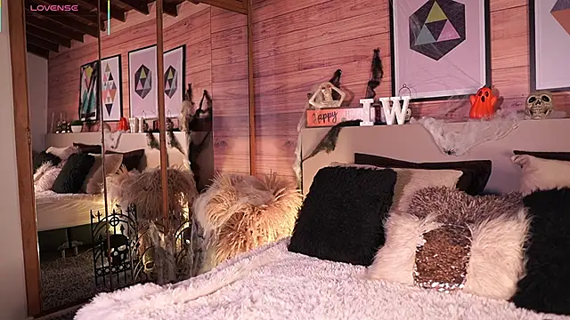 IzzyWild online show from October 26, 2025, 11:54 am