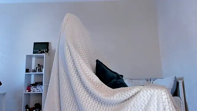 Snapshot of Britney_Ross chatting on February 27, 2025, 6:35 am Britney Ross online show from February 27, 2025, 6:35 am