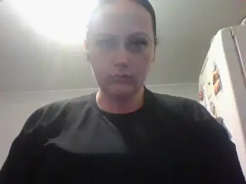 Snapshot of CurvyQueen2023 chatting on March 12, 2025, 7:36 pm CurvyQueen2023 online show from March 12, 2025, 7:36 pm