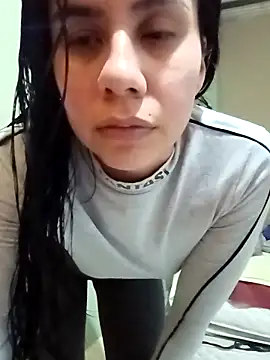 Michellluxo online show from April 23, 2026, 12:50 am