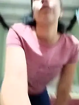 Michellluxo online show from April 13, 2026, 3:27 pm