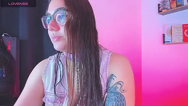 Snapshot of isarhodes_ chatting on December 29, 2024, 10:14 pm isarhodes  online show from December 29, 2024, 10:14 pm