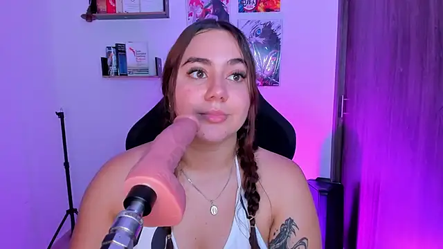 Snapshot of isarhodes_ chatting on October 7, 2025, 10:00 pm isarhodes  online show from October 7, 2025, 10:00 pm